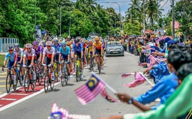 
					Pebalap Sepeda MULA Cycling Aiman Cahyadi Finish di Barisan Depan