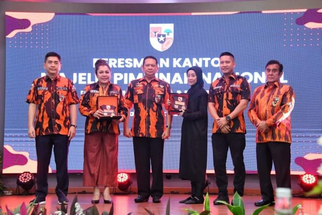 
					Ketua MPR RI Hadiri Peresmian kantor Majelis Pimpinan Nasional Pemuda Pancasila