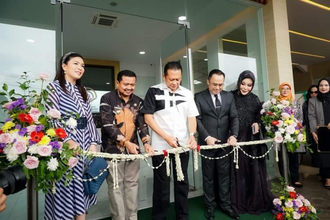 
					Resmikan Pabrik Kosmetik dan Farmasi di Sumedang, Ketua MPR RI Bamsoet Dorong Go Intetnasional