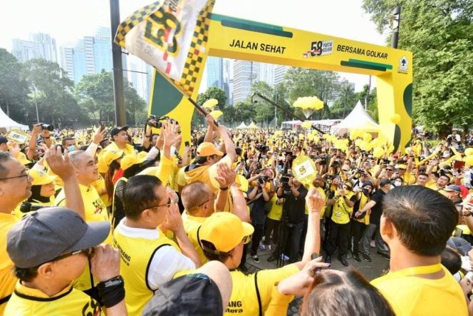 
					Rayakan HUT Partai Golkar, Bamsoet Bersama Airlangga Hartarto Gelar Jalan Sehat Bersama Kader