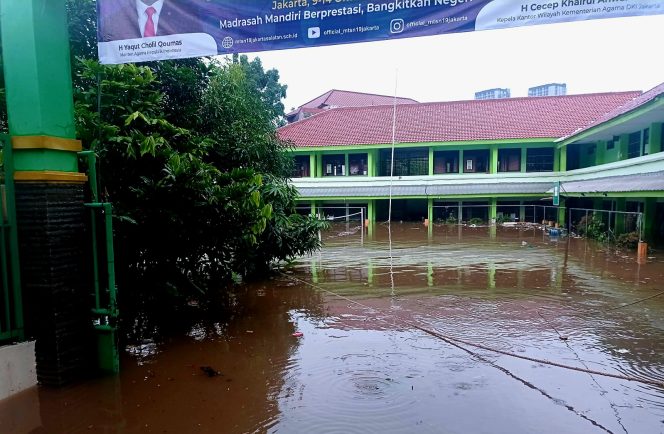 
					Buruknya Drainase dan Banjir Tiga Siswa MTs N 19 Pondok Labu Tewas Tertimpa Tembok