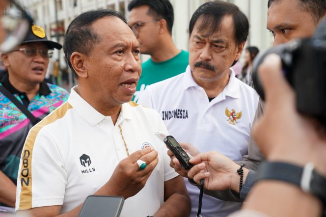 
					Menteri Pemuda dan Olahraga Republik Indonesia (Menpora RI) Zainudin Amali menyampaikan rasa prihatin dan rasa duka mendalam terhadap korban meninggal dunia usai pertandingan Liga 1 antara Arema vs Persebaya di Stadion Kanjuruhan Malang, Jawa Timur, Sabtu (1/10) lalu. Menpora Amali berharap kejadian seperti itu tak lagi terulang, serta edukasi kepada penonton kembali harus dimasifkan.(foto:egan/kemenpora.go.id)