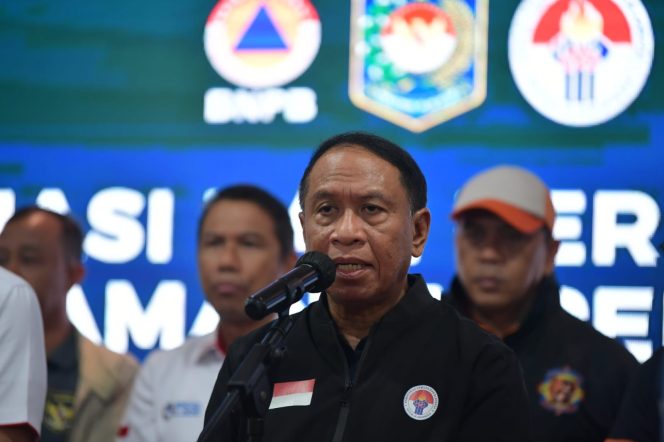 
					Menteri Pemuda dan Olahraga Republik Indonesia (Menpora RI) Zainudin Amali mengatakan bahwa stadion-stadion atau tempat pertandingan baik itu untuk Liga 1 maupun Liga 2 dan Liga 3. Hal itu sesuai sesuai arahan Presiden Joko Widodo (Jokowi). (foto:bagus/kemenpora.go.id)