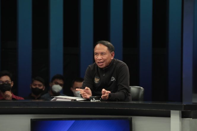 
					Menteri Pemuda dan Olahraga Republik Indonesia (Menpora RI) Zainudin Amali menyampaikan terkait suporter sepakbola telah diatur dalam UU Keolahragaan Nomor 11 tahun 2022. Menpora Amali mengaku dirinya sangat berhati-hati dalam melangkah bersama federasi sepakbola agar tak dianggap intervensi oleh FIFA. (foto:putra/kemenpora.go.id)