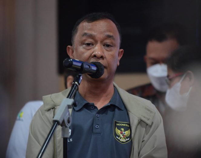 
					Ketua Divisi Pembinaan Suporter PSSI Budiman Dalimunthe, sampaikan ucapan terima kasih kepada Menpora Amali, yang telah memberikan kesempatan untuk memberikan aspirasi dan masukan pada Rapat Evaluasi Menyeluruh Penyelenggaraan Kompetisi Sepakbola Indonesia.(foto:bagus/kemenpora.go.id)