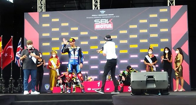 
					Race 1 WSBK Mandalika 2022 Pembalap Toprak Razgatlioglu Raih Podium Pertama