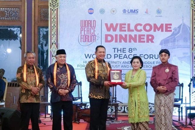 
					Hadiri World Peace Forum di Solo, Ketua MPR Bamsoet Ingatkan Ancaman Krisis Kepercayaan Antar Sesama Komunitas Global 