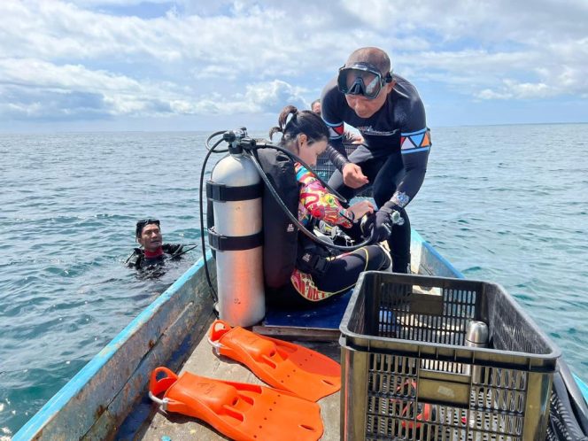 
					Kapolres Rote Ndao, AKBP I Nyoman Putra Sandita mendatangi tempat wisata “Oeseli” di bilangan Desa Oeseli, Kecamatan Rote Barat Daya ( foto : istimewa)