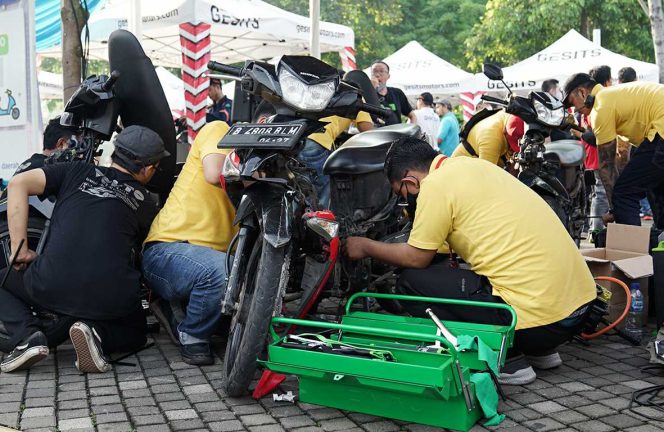 
					Tekiro Dukung Program Konversi Motor Listrik Nasional di Senayan