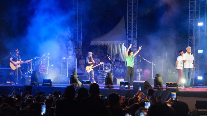 
					Meriahnya Konser Slank Dipelataran Prambanan Sebagai Babak Baru UKM SLANKPRENEUR