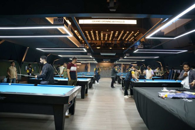 
					Pertandingan Billiard Para Artis dan Penampilan Ello Ramaikan Pembukaan  Mantra Pool Academy and Lounge.