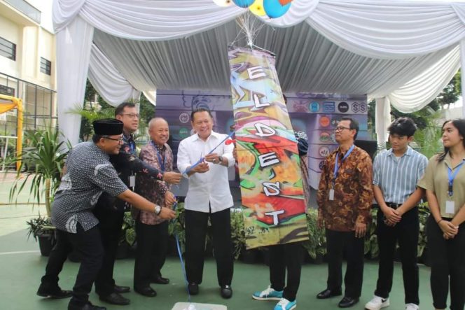 
					Bamsoet Buka Market Day SMA Labshool Rawamangun