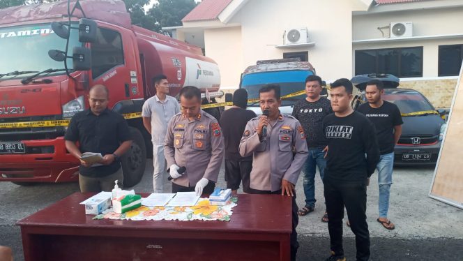 
					Satreskrim Polres Bitung, Tangkap Oknum Sopir Truk Pertamina Saat “Kencing” Di PT Jobroindo