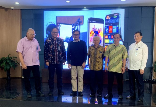 
					Dirut Utama LPP RRI, Hendrasmo ( kedua dari kiri) bersama Komisi Penyiaran Indonesia (KPI), Komisi Informasi Pusat (KIP), Komisi Pemilihan Umum (KPU), BNPB saat peluncuran RRI Play Go di Jakarta ,selasa , (23/01/2023)  ( foto: INANEWS)