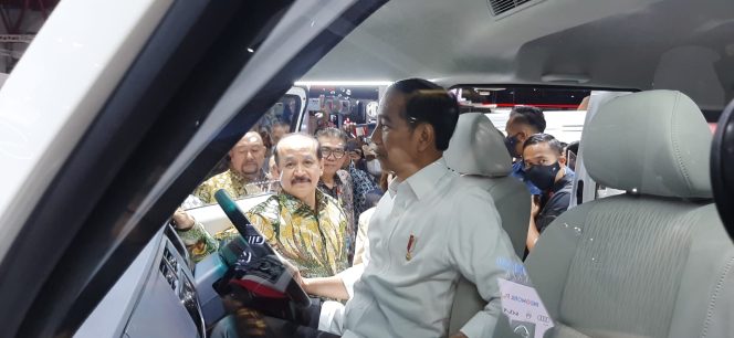 
					Meski Kurang Infrastruktur Presiden Jokowi Tetap Dorong Penggunaan Kendaraan Listrik