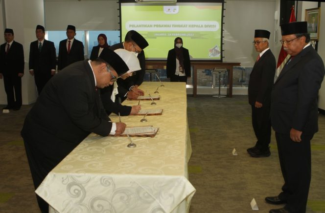 
					Kepala SKK Migas melantik 58 pegawai setingkat Kepala Divisi di lingkungan SKK Migas di Jakarta, selasa (28/2) ( foto : SKK Migas)