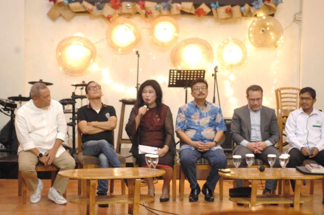 
					Para pembicara yang hadir diantaranya yakni, Totty Moekardiono, Prof. Elwin Tobing, Prof. John Pieris, Immanuel Ebenhaezer, Rudi S. Kamri, Bambang Adi, Gus Sholeh, dan Ugan Gandar ( foto : dok)