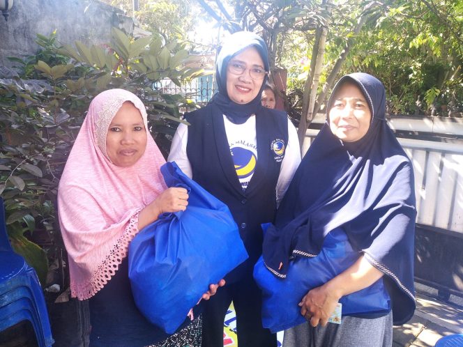 
					Peduli Sesama, Garnita Malahayati Nasdem NTB Bagikan Ratusan Paket Sembako