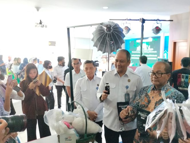 
					RRI dan Kemenkop UKM Tanda Tangani MoU Digitalisasi UMKM