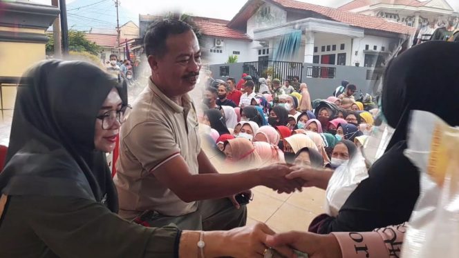 
					Jelang Idul Fitri, Haji Gani Bagikan Bingkisan Ke Ribuan Warga Bitung