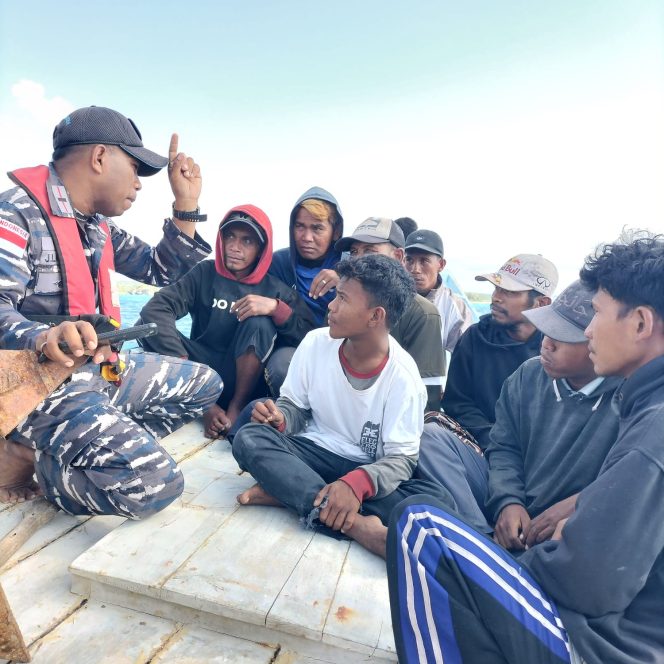 
					Dua Belas Orang Nelayan Korban Kapal Karam Tiba Di Dermaga Papela