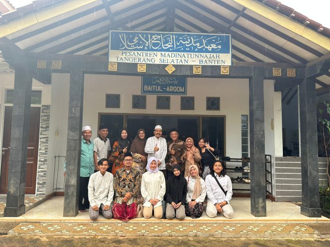 
					Cegah Kekerasan, Pengabdi Fakultas Hukum Universitas Indonesia Sowan ke Pesantren Madinatunnajah