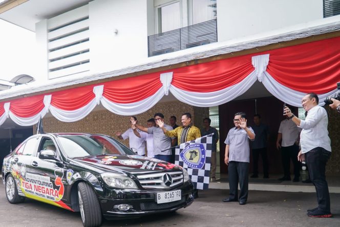 
					Ketua Umum IMI Bamsoet Lepas Mercedes-benz Club Indonesia Adventouring Tiga Negara