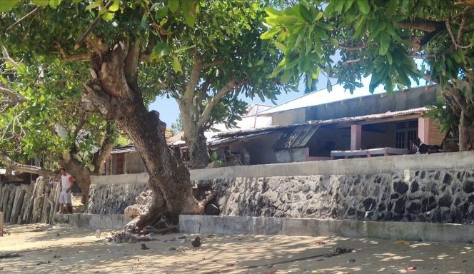 
					Diduga Anggota DPRD Kota Manado, Bangun Tanggul Dibelakang Rumah Pakai APBD