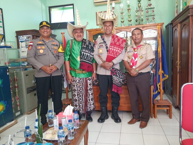 
					Pesan Kapolda NTT Irjen Pol Johni Asadoma Kepada Siswa Siswi Saat Kunjungan ke SMAN 1 Lobalain