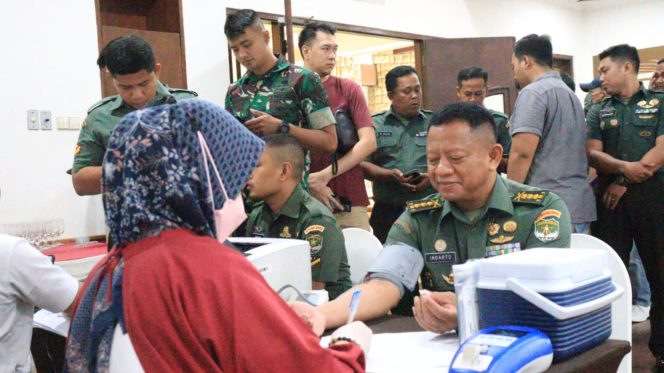 
					Dalam Rangka HUT Ke-25, Korem 052/Wijayakrama Gelar Donor Darah