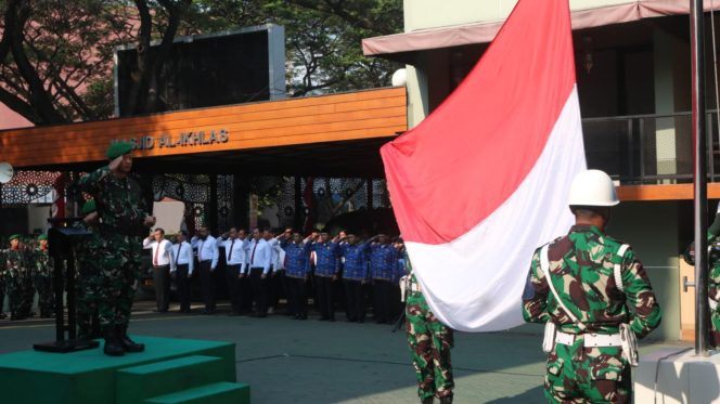 
					Peringati “Hari Sumpah Pemuda Ke 95”, Korem 052/Wijayakrama Gelar Upacara Bendera