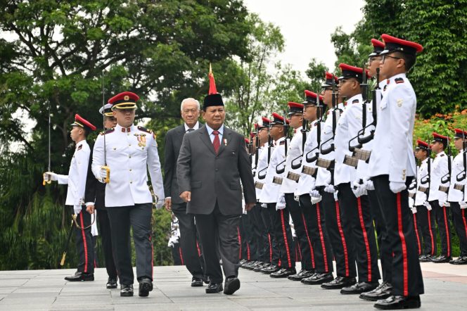
					Prabowo Terima Penghargaan Militer Tertinggi dari Presiden Singapura