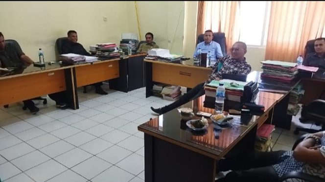 
					Sidang Paripurna Kabupaten Rote Ndao Molor, Wakil Ketua DPRD Kecewa Kinerja Anggota Dewan