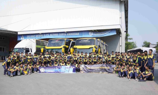 
					Ratusan Siswa SMK Otomotif Kunjungi  Kantor TEKIRO