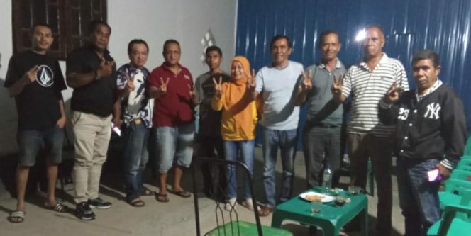 
					Para pengurus Relawan Garuda 02 TTU saat membuat pernyataan dukungan kepada Capres-cawapres Prabowo Gibran,  sabtu 2 Desember 2023 ( foto : INAnews)