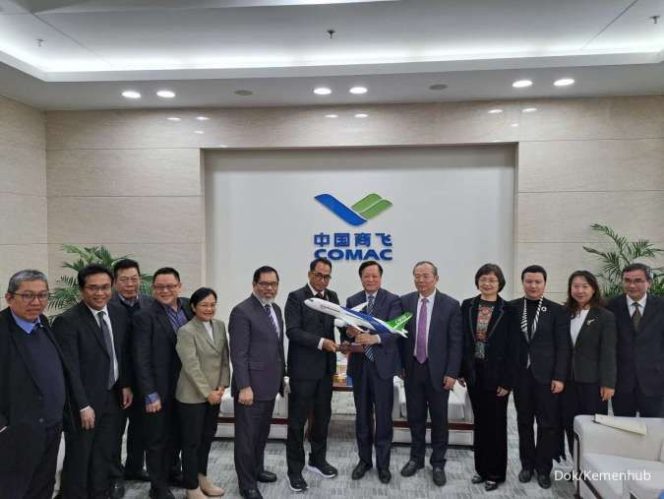 
					Menhub Kunjungi Pabrik Produsen Pesawat COMAC dan Jajaki Peluang Kerjasama