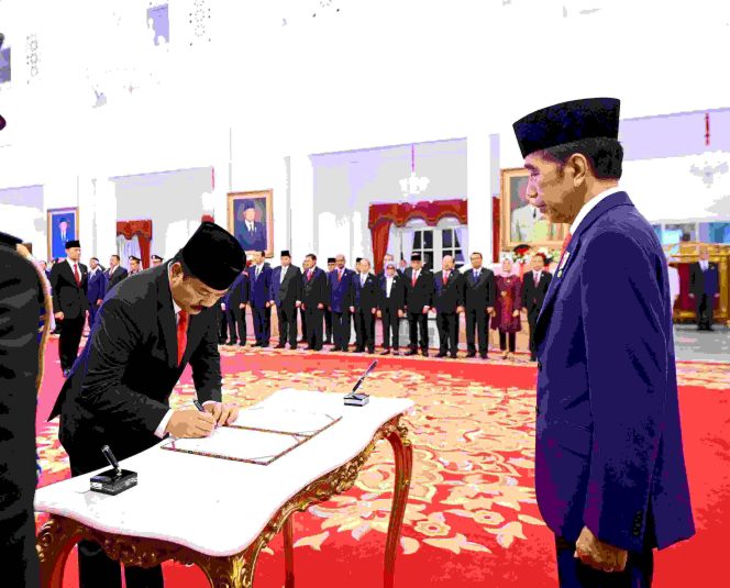 
					Presiden Jokowi Lantik Hadi Tjahjanto sebagai Menko Polhukam di Istana Negara