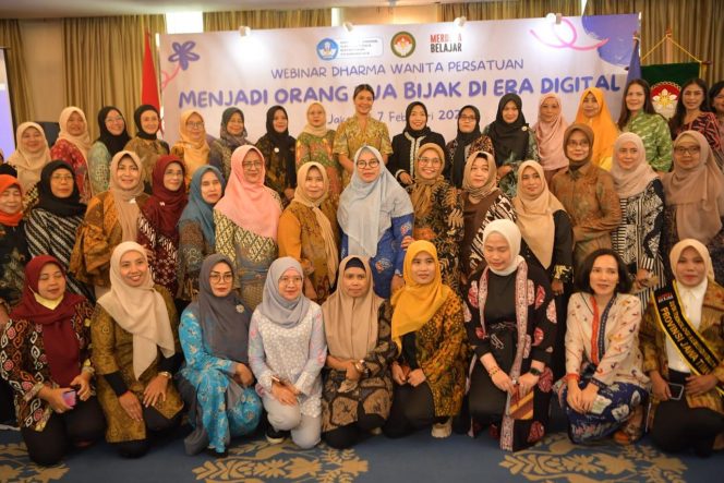 
					Hadapi Era Digital, Kemendikbudristek Optimalkan Peran Orang Tua dan Guru dalam Membimbing Anak