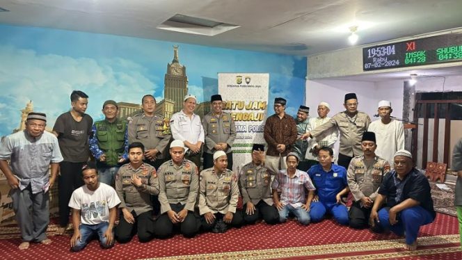 
					Ditbinmas Polda Metro Jaya Gelar Satu Jam Mengaji Bersama Polisi Sebagai Cooling System Menjelang Pemilu 2024