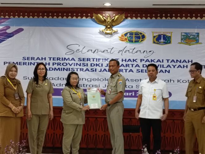 
					BPN Jaksel Serahkan 30 Sertifikat Aset Pemprov DKI Jakarta 