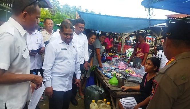 
					Cek Harga Pangan, Pj Bupati Rote Ndao Sidak Pasar