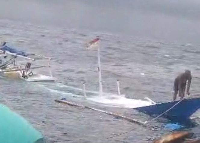 
					Kapal Patroli Ditpolairud dan tim Basarnas Berhasil Evakuasi Korban Tenggelamnya Kapal Cahaya Berkat