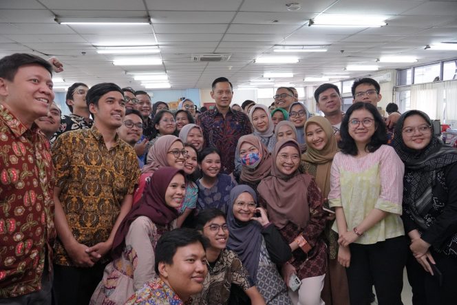 
					Jelang Libur Lebaran Menteri AHY Lakukan Office Tour
