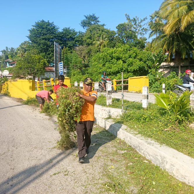 
					Pj Bupati Rote Ndao Bersama Tim MY Home Lakukan Kerja Bakti