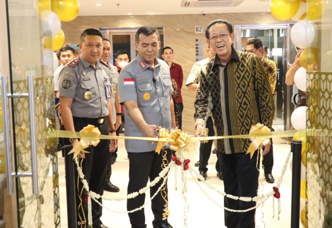 
					Dirjen Imigrasi Buka Pelayanan Paspor dan VoA di Pondok Indah Mall