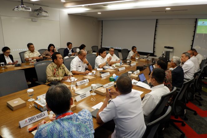
					Di Kantor SKK Migas,Pemprov Maluku BahasProyek LNG Abadi Masela