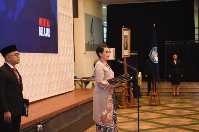 
					Foto: Sesjen Kemendikbudristek, Suharti, di pelantikan pejabat, di Plasa Insan Berprestasi, Kemendikbudristek, Senin (22/7/2024), dok. istimewa
