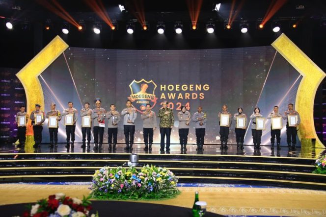 
					Foto: Penganugerahan Hoegeng Awards 2024 yang berlangsung di The Tribrata Darmawangsa, Jakarta Selatan, Jumat malam (12/7/2024), dok. Humas Polri