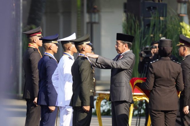 
					Foto: Presiden Jokowi di upacara Prasetya Perwira (Praspa) TNI-Polri, Selasa (16/7/2024), dok. istimewa