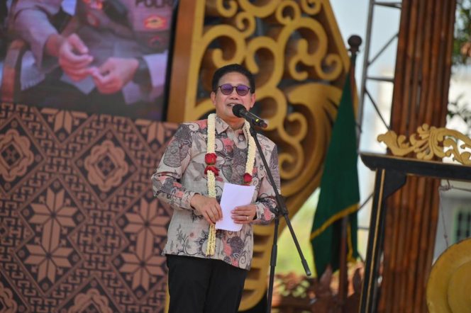 
					Foto: Menteri Desa Pembangunan Daerah Tertinggal dan Transmigrasi (Menteri DPDTT), Abdul Halim Iskandar, di Lomba Desa Wisata Nusantara dan Lomba Literasi Desa di Desa Boyolali, Jumat, 12 Juli 2024, dok. istimewa
